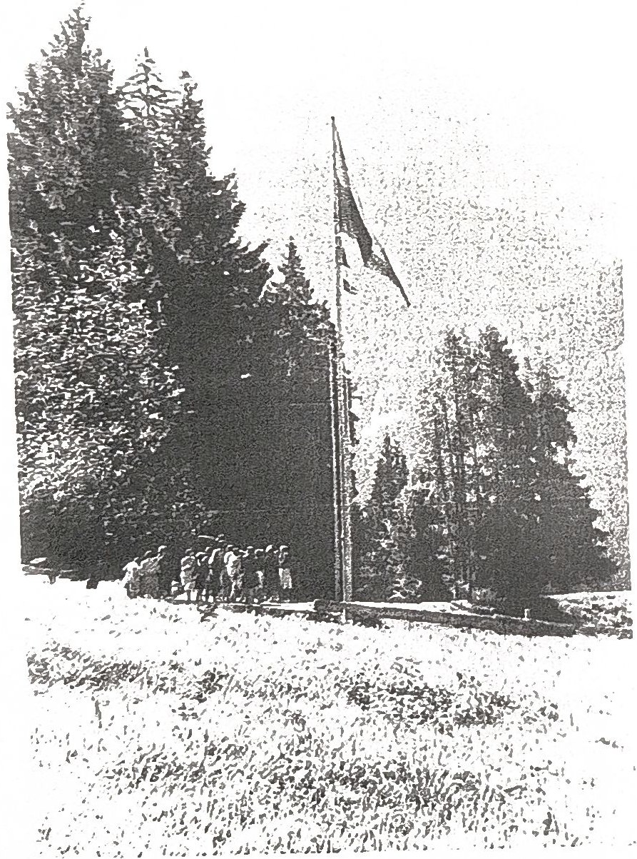 Page 19 de l'album, datée 1962 : le mât et son drapeau dans l'alpage, au pied duquel la devise était criée.