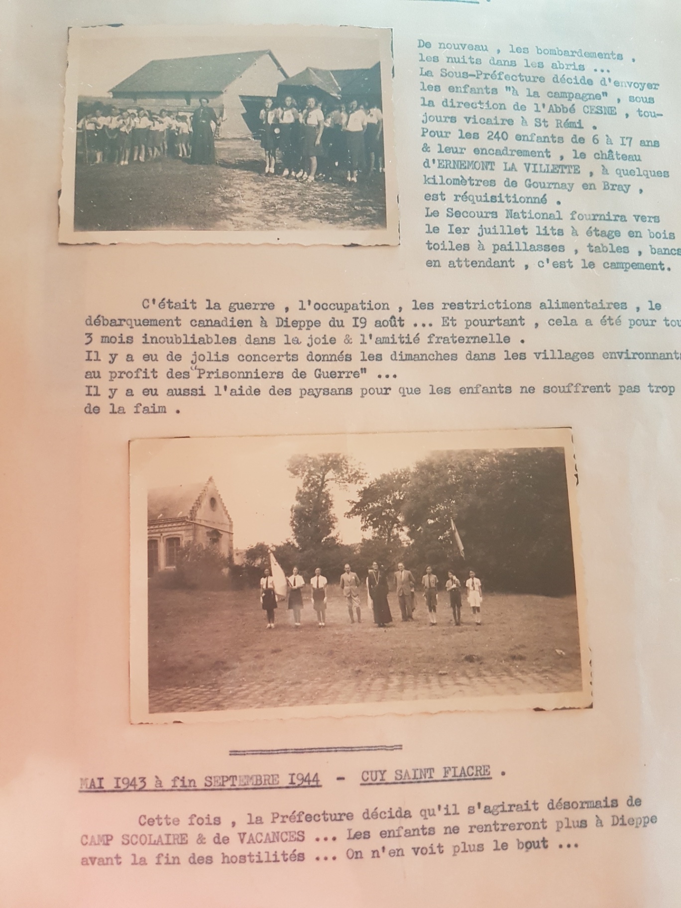 Groupes d’enfants et château ; récit des bombardements et du camp scolaire.