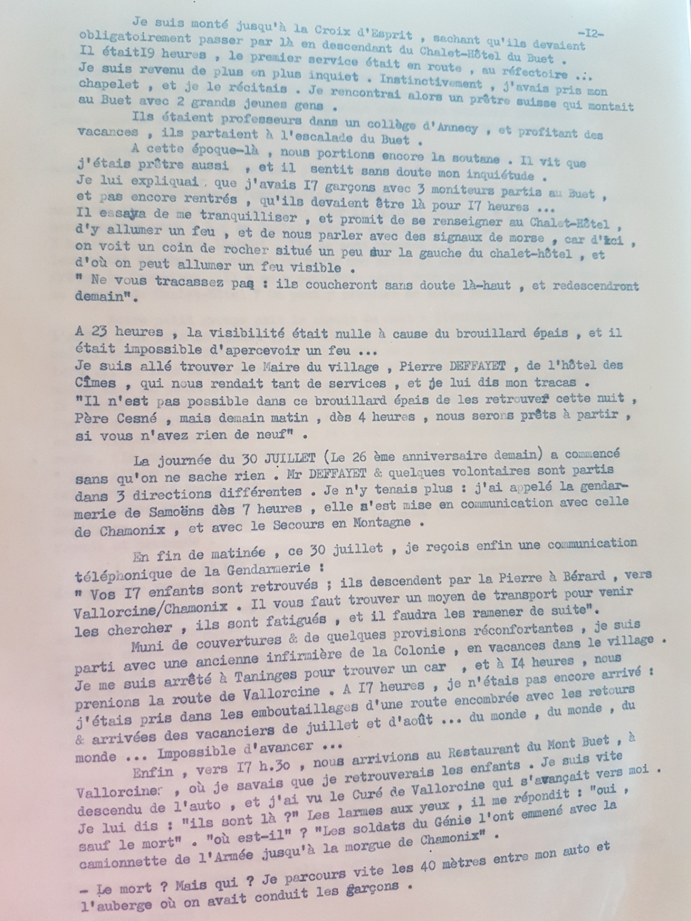 Suite de la causerie : brouillard, aide des habitants, appel à la gendarmerie et aux secours en montagne. Une information concerne un autre groupe de 17 jeunes, d’où une confusion.