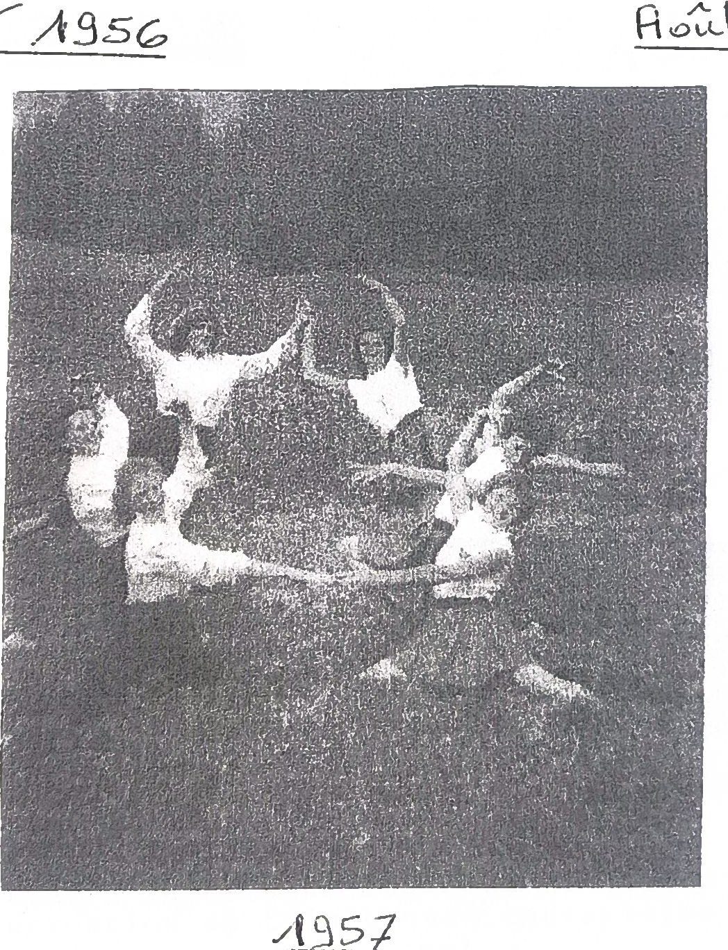 Page 35 de l'album, « Suite de nos veillées » : danse, avec les mentions août 1956 et 1957.