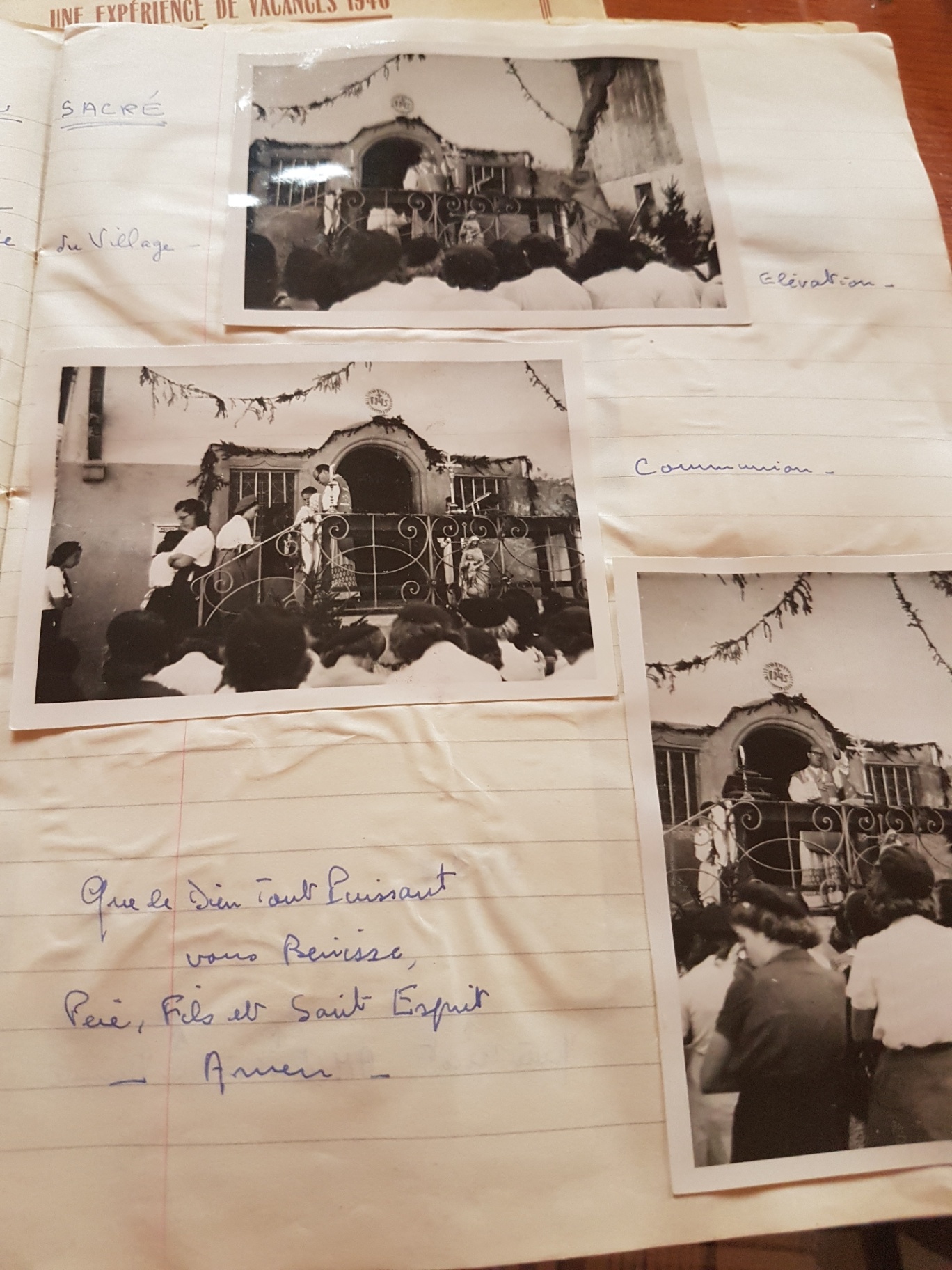 Suite du « Sens du sacré » : scènes légendées « Élévation » et « Communion », puis formule de bénédiction. Même cadre de petite chapelle ; aucun visage ni jour précis n’est identifié indépendamment.