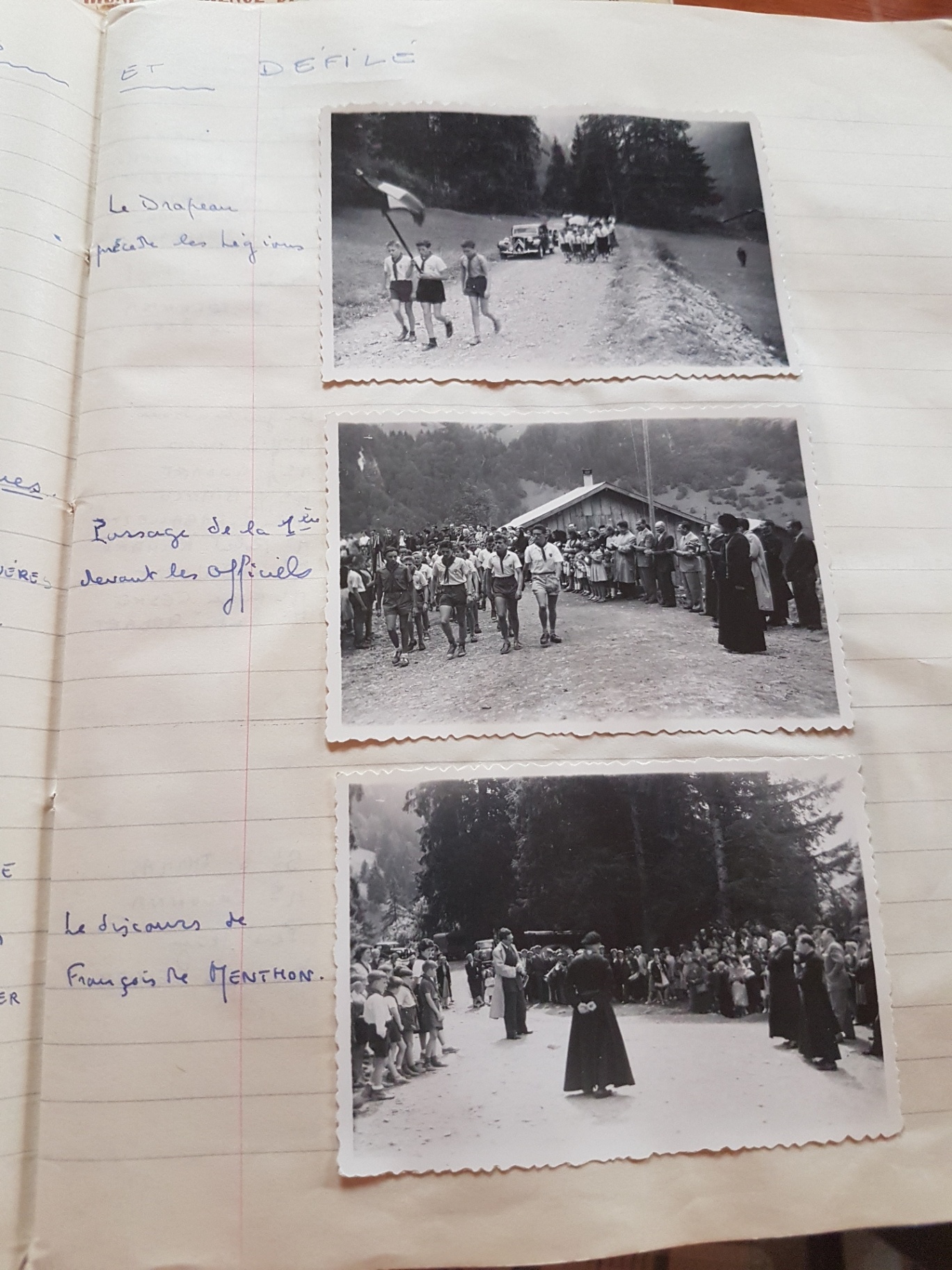 Le drapeau précède les équipes ; une première équipe passe devant les officiels ; dernière scène légendée « Le discours de François de Menthon ». La date est rattachée à la séquence d’inauguration, sans identification exhaustive des personnes.