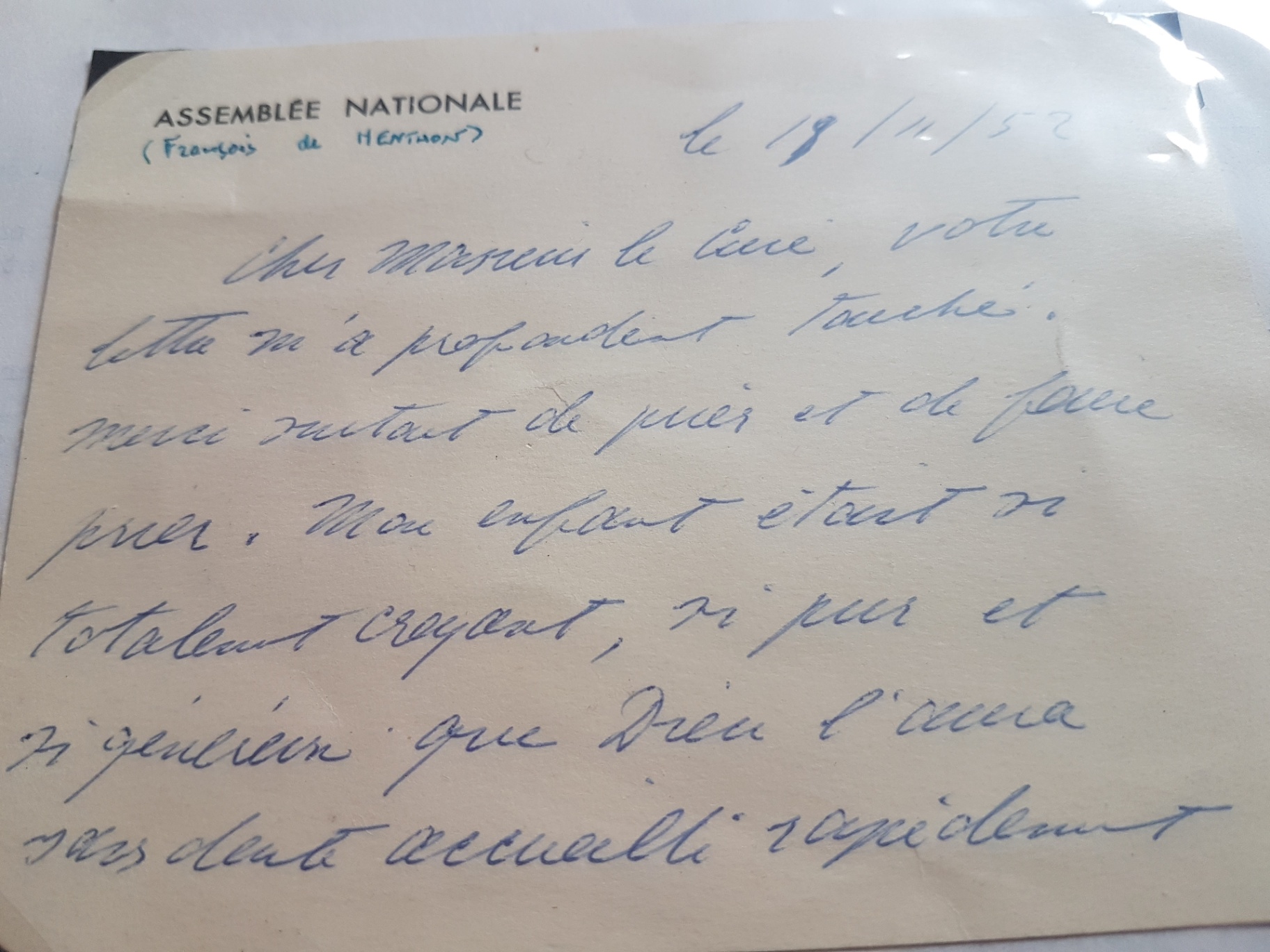 Fragment de lettre adressé à « Monsieur le Curé ». L’annotation semble nommer François de Menthon ; la date et l’attribution restent à confirmer, la signature n’étant pas visible.
