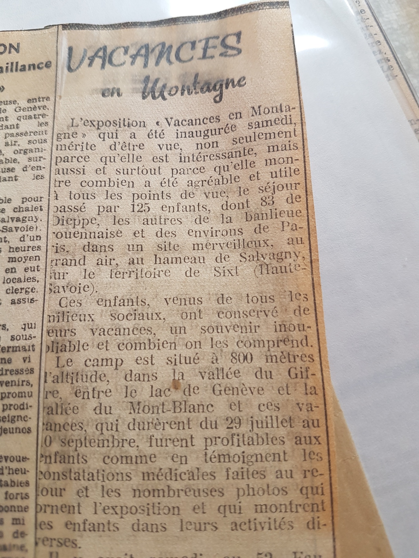 Début d’un article : 125 enfants, dont 83 de Dieppe ; séjour du 29 juillet au 10 septembre. L’année est rapprochée du calendrier de l’album, non imprimée sur ce fragment.