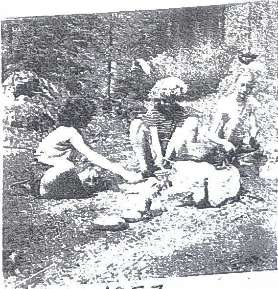 Page 46 de l'album, 1957 : préparation du repas à même le sol.