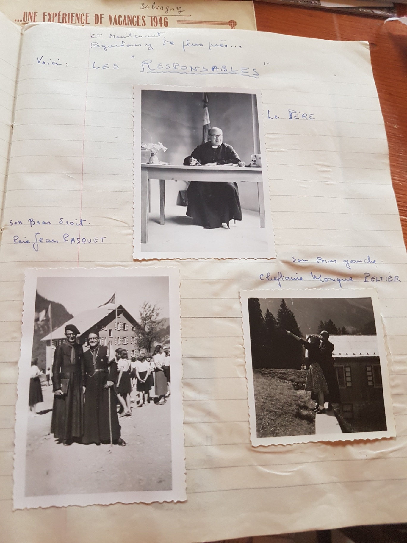 Page « Les Responsables » : portrait au bureau légendé « Le PÈRE », désignation qui renvoie au père Cesné dans le contexte de l’album, sans confirmation nominative sur ce portrait. « Son bras droit : Père Jean PASQUET » et « Son bras gauche : Cheftaine Monique PELTIER » accompagnent les deux autres photos.