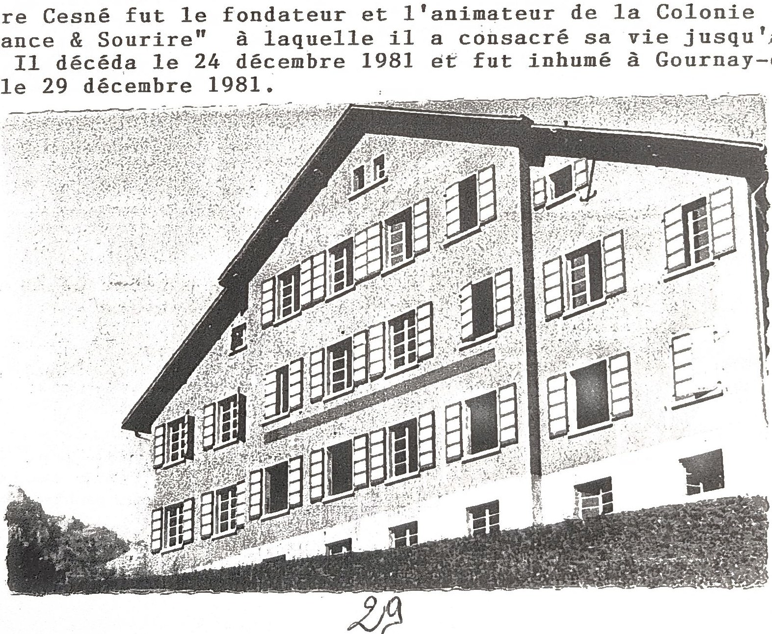 Bâtiment photographié en bas de la page qui annonce la mort du fondateur ; cette photographie ne porte pas de légende.